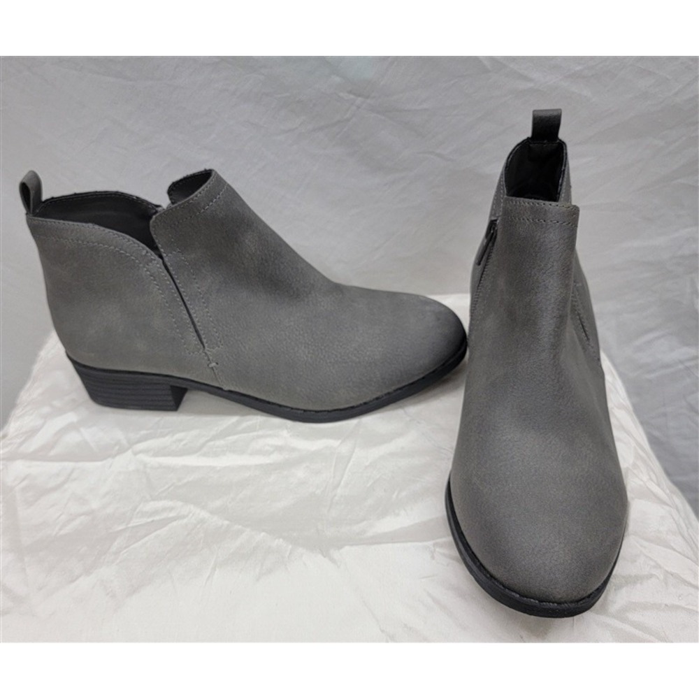 NWOT Sun & Stone 7W Cadee Ankle Booties Gray Faux Leather 116968